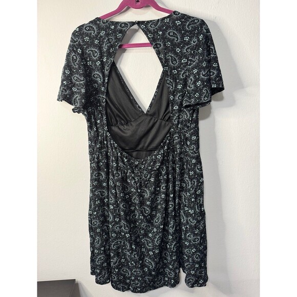 BP. Women’s Paisley Flutter Sleeve V-Neck Dress Plus Size: 1X - Picture 3 of 8